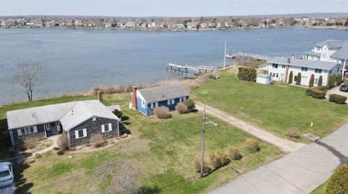 31 Sunset Shore Dr, South Kingstown, RI 02882-5426