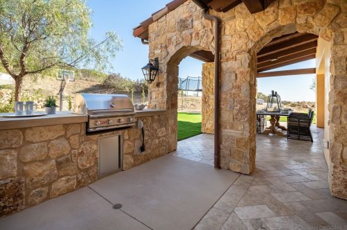 8069 Entrada De Luz, San Diego CA  92127-2560 exterior