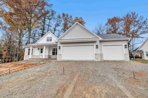 2128 Gate Rd, Green Bay, WI 54313-3712
