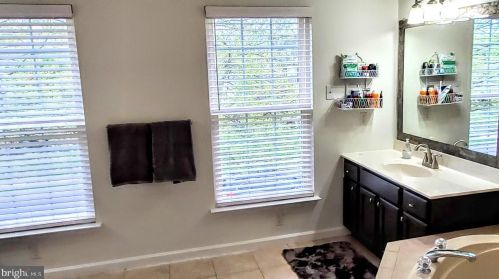 28 Wellesley Ln, Downingtown PA  19335-1289 exterior