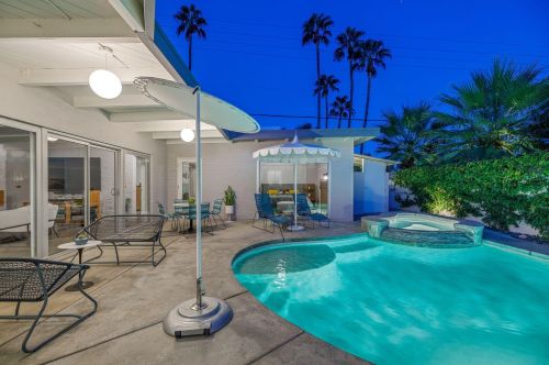 610 Hermosa Dr, Palm Springs CA  92262-6112 exterior