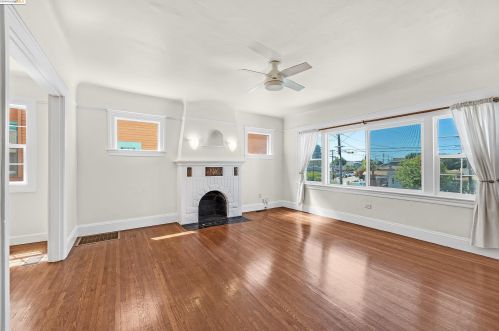 4726 Congress Ave, Oakland CA  94601-4706 exterior