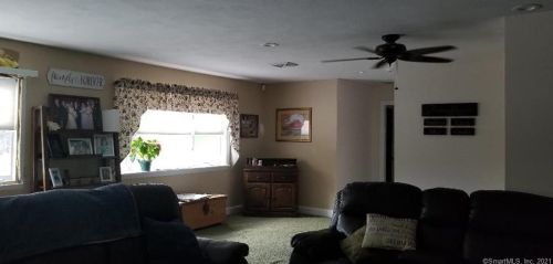 23 Honeycomb Ln, North Haven CT  06473-1005 exterior