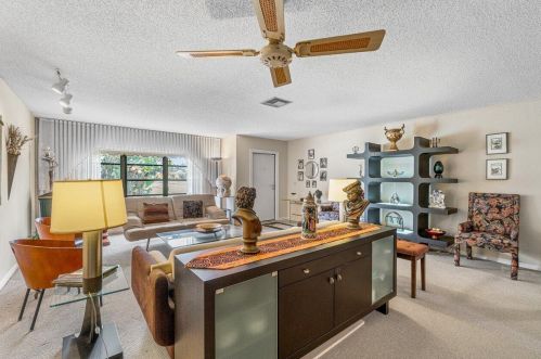 6407 Hitchin Post Way, Delray Beach, FL 33484-3546