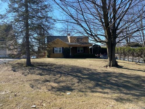 1090 Meriden Rd, Waterbury, CT 06705-3142