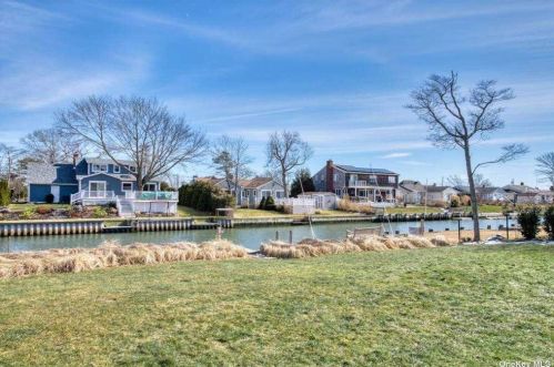 23 Tarpon Rd, East Quogue, NY 11942-4900