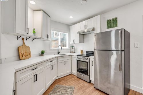 5531 Fremont St, Oakland CA 94608-2216 exterior