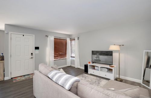 1217 Mariposa Ct, Vista, CA 92084-3445
