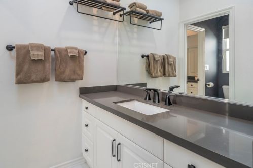 26173 Lone Rock Ct, Santa Clarita CA  91381-0647 exterior