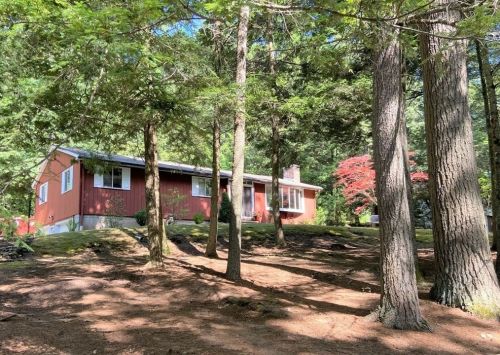 234 Heatherstone Rd, Amherst, MA 01002-1671