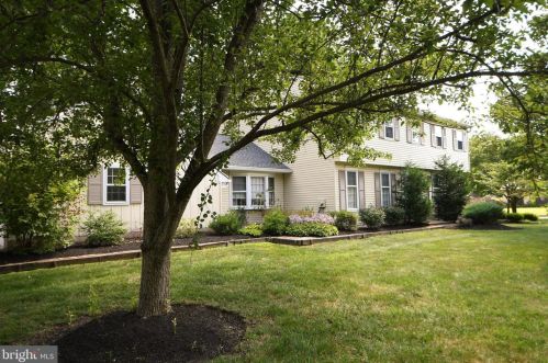 593 Nottingham Dr, Yardley, PA 19067-3324
