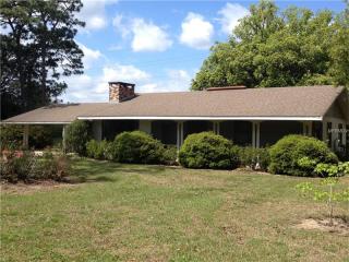 40425 9th Ave, Umatilla, FL 32784-8309