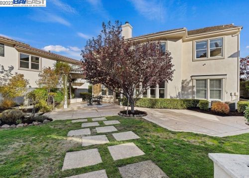10864 Inspiration Cir, Pleasanton CA  94568-5562 exterior