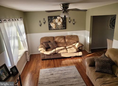 154 Stratton Ln, Mount Laurel, NJ 08054-3301