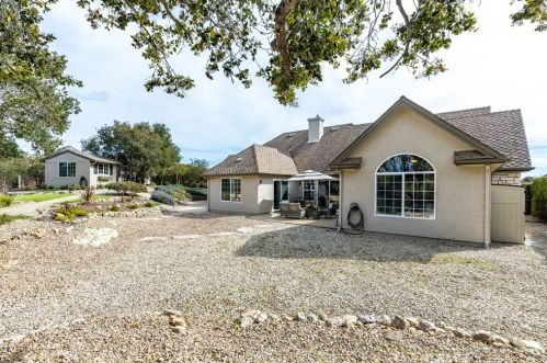 245 Plancha Way, Pismo Beach CA  93420-4611 exterior