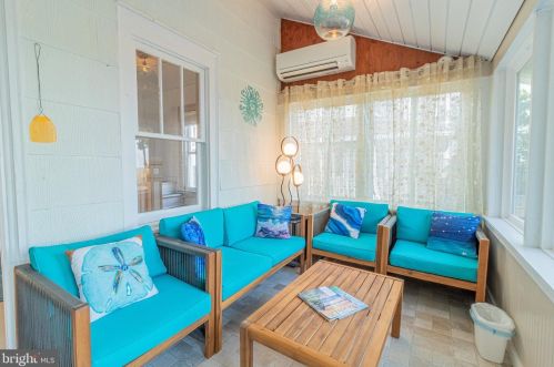 399 Bay Ave, Slaughter Beach DE  19963-4910 exterior
