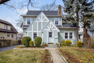 521 Stanley Ave, Mamaroneck, NY 10543-2539
