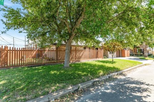 803 Sealy St, Galveston TX 77550-6221 exterior