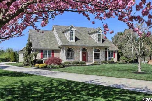 65 Oaktree Rd, Hummelstown, PA 17036-9555