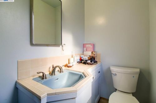 6171 Brookside Ave, Oakland CA 94618-1828 exterior