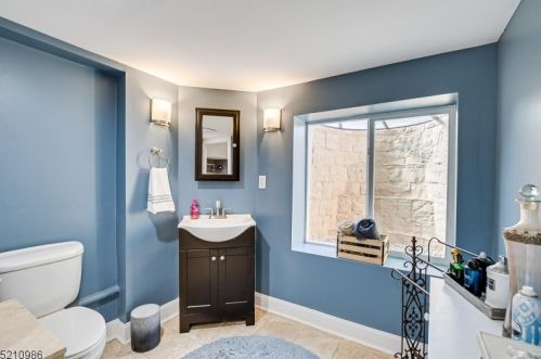 112 20th Ave, Manville NJ  08835-1640 exterior