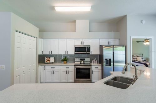 1427 Watermill Cir, Tarpon Springs FL  34689-7031 exterior