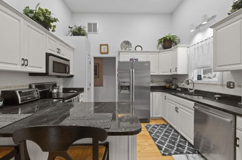 78 Marshview Cir, Seabrook NH 03874-4686 exterior