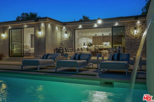 12600 Emelita St, North Hollywood CA  91607-1017 exterior