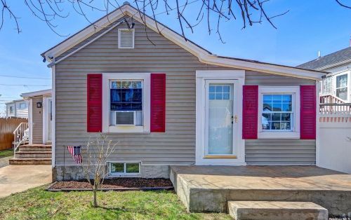 8 Sands Ln, North Lindenhurst, NY 11757-6727