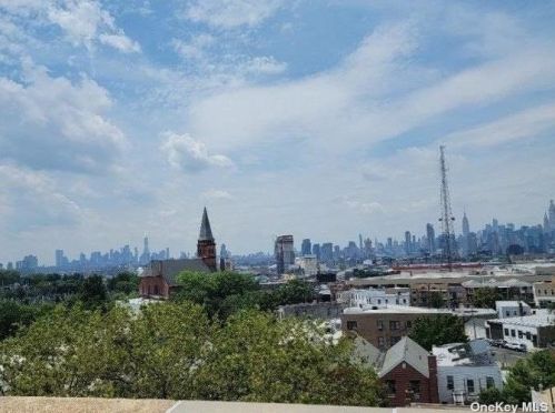 50-15 39th St, Long Island City NY  11104-0042 exterior