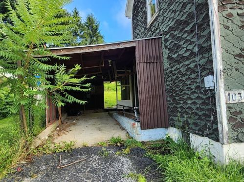 1030 Dixon Rd, Clymer, PA 15728-1027