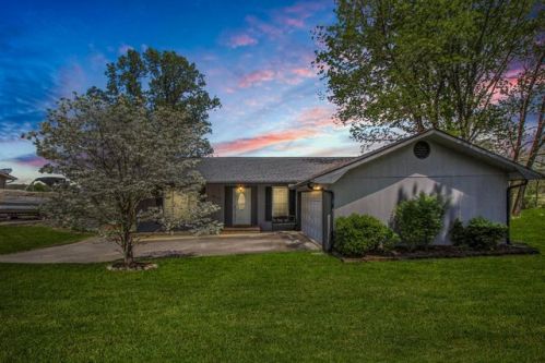 1301 Woodshire Dr, Knoxville, TN 37922-5655