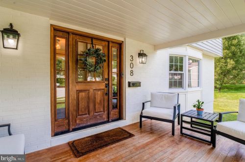 308 Lake Dr, Downingtown, PA 19335-2311