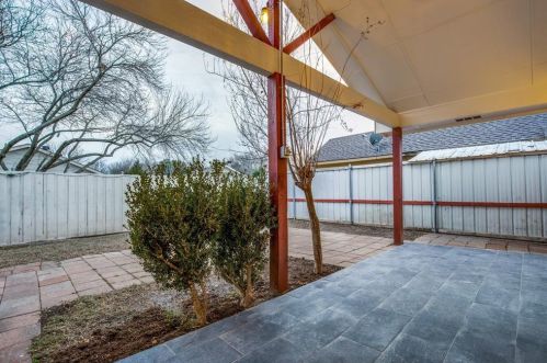 4518 Falls Dr, Dallas TX  75211-6405 exterior