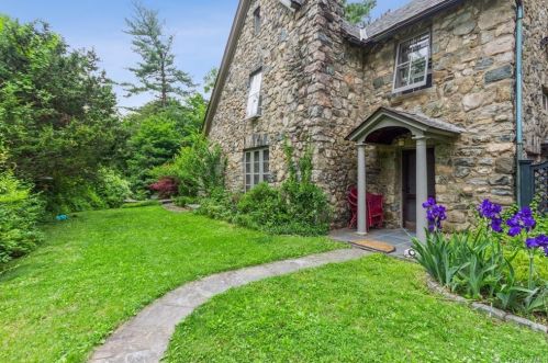 114 Mountain Rd, Nelsonville, NY 10516-4343