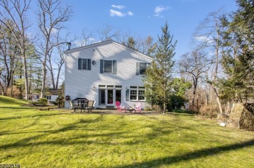 42 King George Rd, Warren NJ  07059-7045 exterior