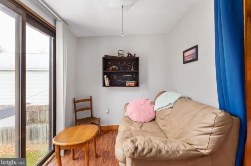 284 Massanutten St, Strasburg VA  22657-2301 exterior