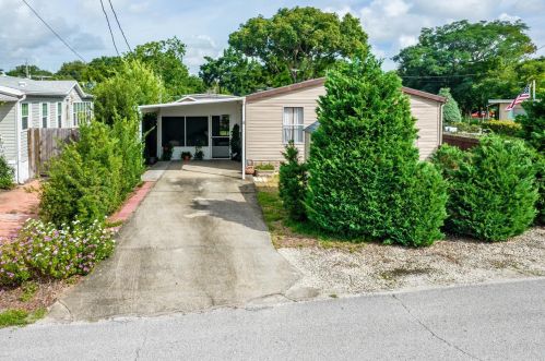 1525 Pleasant St, Tavares FL  32778-4001 exterior