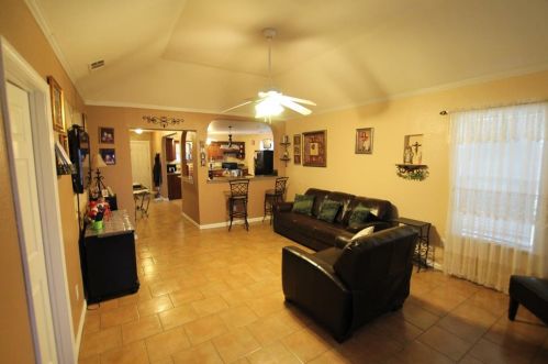 2550 High Crest Ave, Fort Worth, TX 76111-1800