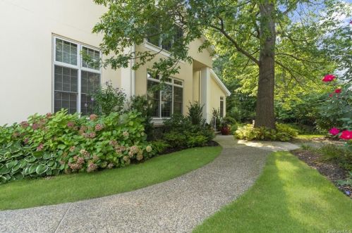 2 Alfred Ct, Rye Brook, NY 10573-5401