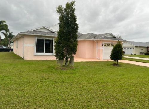 676 Malayan Ct, Fort Pierce FL  34982-3938 exterior