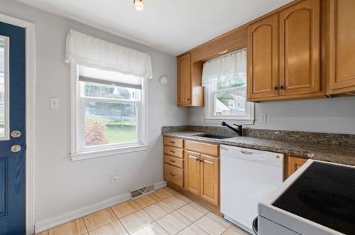 236 Maryland Dr, Glenshaw PA  15116-1724 exterior