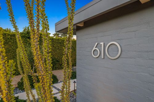 610 Hermosa Dr, Palm Springs CA  92262-6112 exterior