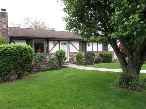 262 Rampart Blvd, New Kensington, PA 15068-9350