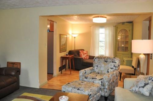711 Meadowbrook Rd, Trafford, PA 15085-2820