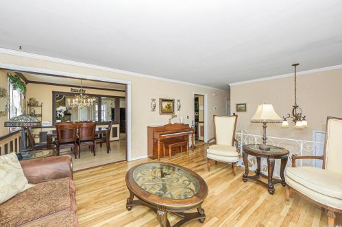 49 Tellar Dr, Islip Terrace NY  11752-2918 exterior