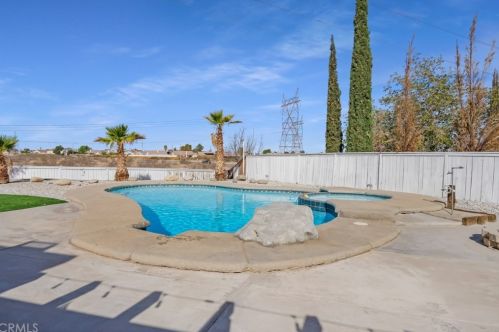 13262 Spring Way, Victorville CA  92392-6805 exterior