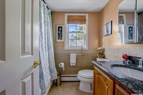 3680 Stokes Ave, Bethpage NY  11714-4132 exterior