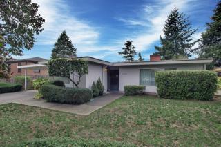 9625 Mary Ave, Seattle, WA 98117-2350