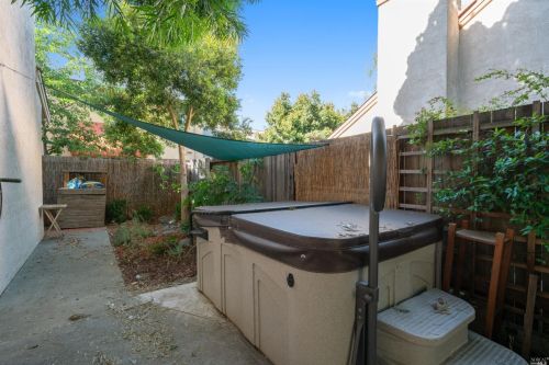 580 Willow Ct, Benicia CA  94510-1447 exterior